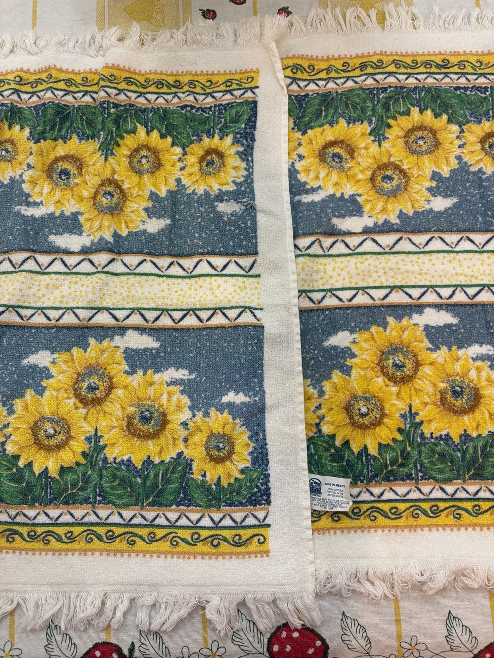 2 Vintage Sunflower Fringe Kitchen Towels